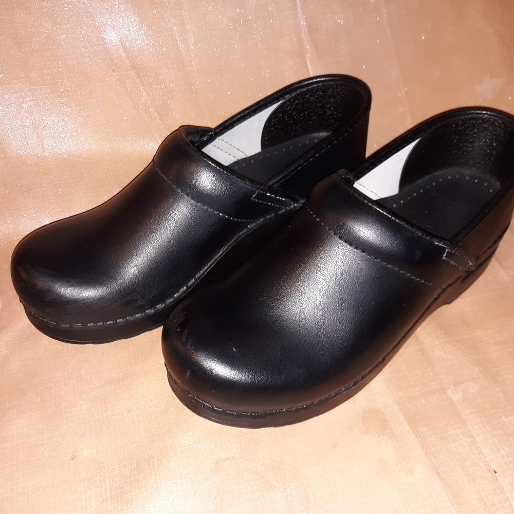 DANSKO CLOGS